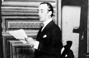 Se dijo de él Ezequiel Martínez Estrada consideró a Roca el escritor político argentino más importante del siglo XX. Para Ortega y Gasset fue el argentino más eminente que había conocido. Su discípulo Gregorio Bermann dio una definición rotunda: “Fue un tránsfuga de su clase”. Y su amigo Rafael Alberti, cuando falleció, le dedicó una “Elegía a una vida clara y hermosa”. En el sótano de su casa de Rivera Indarte recibió a Stefan Zweig, Raúl Haya de la Torre, Eugenio d´Ors, Waldo Frank, Alfredo Palacios y a Lisandro de la Torre.  Deodoro eligió la soledad a los matrimonios por conveniencia. Como abogado, nadie quería tenerlo enfrente. Tras su muerte, todos quisieron ponerlo de su bando. Hoy, trágicamente, pocos lo leen. Sus textos, con todo, son diamantes entre los escombros. 