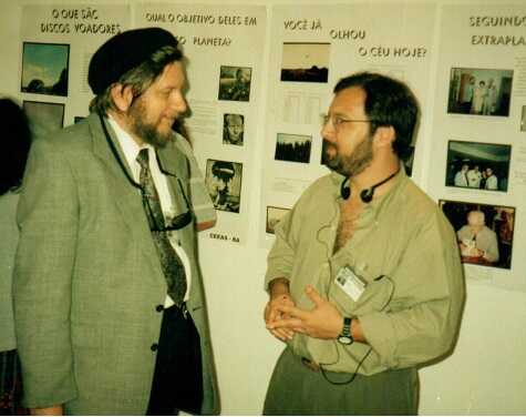 James Hurtak con el editor de este blog en un congreso ovni en Brasilia, 1997.