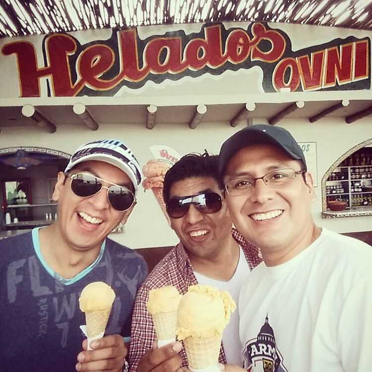 Amigos-Face-Helados Ovni