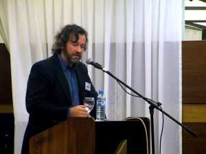 Durante la conferencia sobre pensamiento crítico organizada por CFI Argentina (2005).