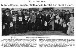 Manifestación espiritista en la tumba de Pancho Sierra en Salto. (Caras y Caretas, 22-12-1900)