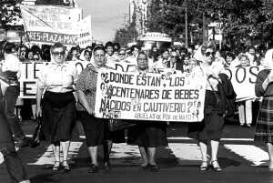 "Las locas de Plaza de Mayo serán un ejemplo de salud mental, porque ellas se negaron a olvidar en los tiempos de la amnesia obligatoria"