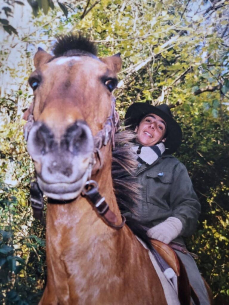 ¿Un homínido relicto en el cinturón verde del Conurbano?Un Parque Provincial esconde algo más que patrimonio natural: el testimonio de los guardaparques, sus avistamientos y una red de túneles subterráneos que alimentan la leyenda de una bestia hasta hoy desconocida.